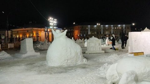 Подготовка к Фестивалю Ледяных Скульптур в Костроме 2023 г. обзор