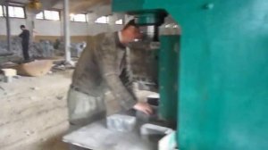 Производство гранитной брусчатки. Академия строительства.