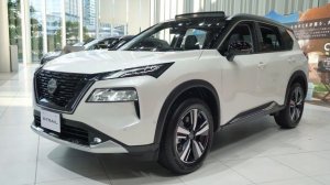 ( 4K ) Nissan X-Trail G e-4ORCE : White / Black