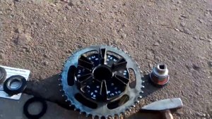 Замена подшипников задней оси Ямаха R6.