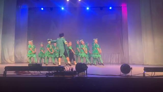 "на болоте "-Хореографический ансамбль Маленькая страна. смотреть онлайн