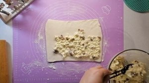 Слойки из слоёного теста с творогом и изюмом! Быстро, Вкусно, Просто!