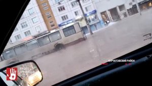 Утро на Комсомольском проспекте в Челябинске выдалось неспокойным