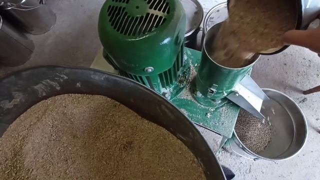 УНИВЕРСАЛЬНЫЙ КОМБИКОРМ ДЛЯ ВСЕЙ ПТИЦЫ. Делаю гранулы по рецепту