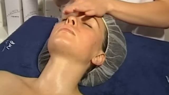 "Перламутровый" уход. Активный тонизирующий массаж. смотреть онлайн