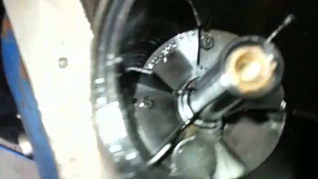 Changer le filtre à carburant sur Renault Kangoo 1.9 d.Change the fuel filter on Renault 1.9 d смотреть онлайн