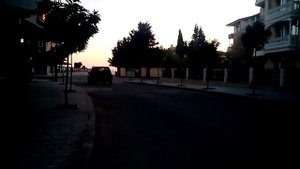 Село Равда, Болгария. Конец октября, вечер. Жилые комплексы на берегу южного пляжа