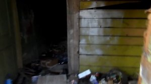 Исследую заброшенную 2х-этажку в городе