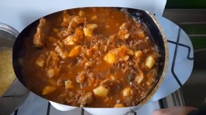 Рагу овощное со свиными ребрышками .