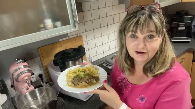 Мясо по-кремлёвски,сама нежная говядина,малиновое варенье,мы дети СССРгде ещё осталась эта традиция