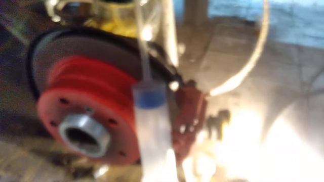 Приспособление для прокачки тормозов одному за копейки