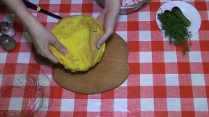 Салат с яичными блинчиками и крабовыми палочками