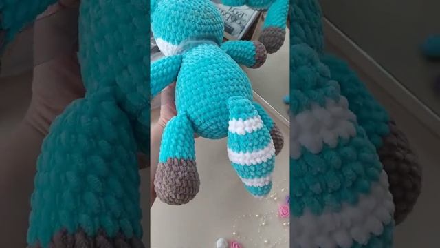 МК Енота из плюшевой пряжи крючком