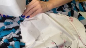 КАК СДЕЛАТЬ МИЛЫЙ ПУШИСТЫЙ КОВРИК ИЗ СТАРОГО СВИТЕРА 2 СПОСОБА ХЛАМ В ДЕЛО МАСТЕР КЛАСС