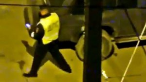 Во Владивостоке гаишник проколол колеса джипу