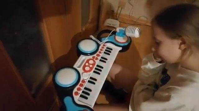 синтезатор детский (музыкальная установка) продаю