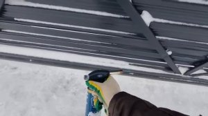 Откатные ворота заклинило. Снег