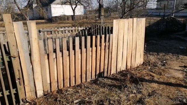 СТРОИТЕЛЬСТВО ВОЛЬЕРА ДЛЯ КУР, УХАЖИВАЕМ ЗА КРОЛИКАМИ. /ДЕРЕВЕНСКИЕ БУДНИ. смотреть онлайн