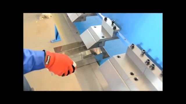 Пример работы на мощном листогибочном станке MTS (гнем нержавейку) смотреть онлайн