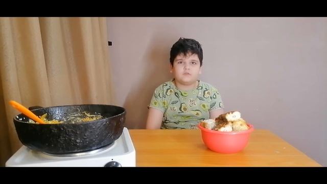 Минтай в сметане. Рыба. Блюдо из рыбы. Минтай тушеный с морковью и луком в сметане.