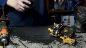 Шуруповерт DeWalt DCD777 пропал 1 режим вращения