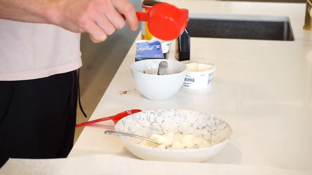 LEAN LIVIN (Valentines Day Special) - A CHOCOLATE STRAWBERRY KETO DESSERT смотреть онлайн