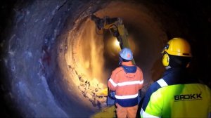 Демонтажный робот Brokk на цементном заводе. Демотнаж футеровки в цементной печи