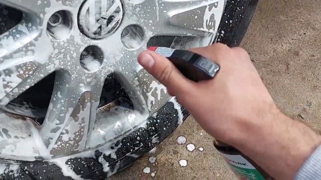 Чем удалить налет на литых дисках? ОБЗОР СРЕДСТВА KERRY. смотреть онлайн