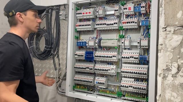 Квартира с двумя полноценными кухнями, щит.