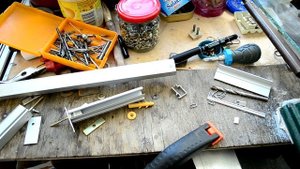 Самодельная стеклянная полка в ванную комнату