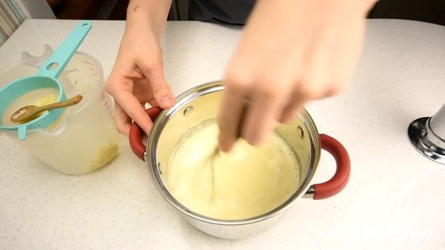 МУССОВЫЙ ТОРТ с клубничным конфи смотреть онлайн