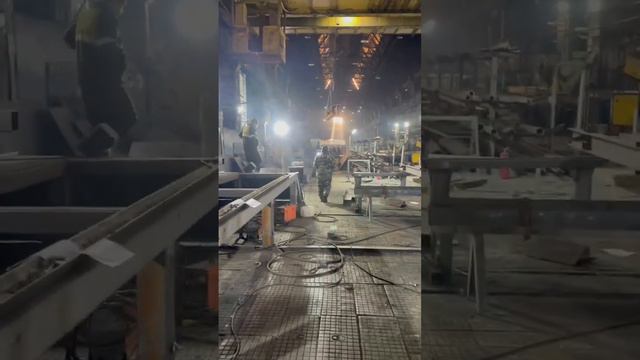 Трудовые будни на заводе #1м #завод #металл #4к #1м смотреть онлайн