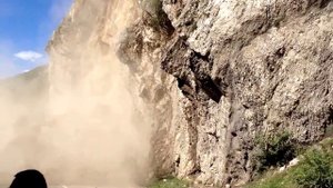 Уникальные кадры! Падение скалы