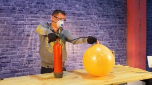 ЧТО ЕСЛИ НАКАЧАТЬ МЯЧ ОГНЕТУШИТЕЛЕМ?