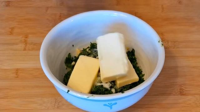 Хлеб с чесноком и зеленью в духовке рецепт. Сметаеться со стола за пару минут! Kräuterbrot!