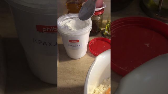 Вкусные и очень пышные ватрушки с творогом. Дрожжевое тесто, любимое тесто для выпечки смотреть онлайн