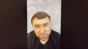 Украинский майор пограничник в госпитале смотрит русских блогеров.