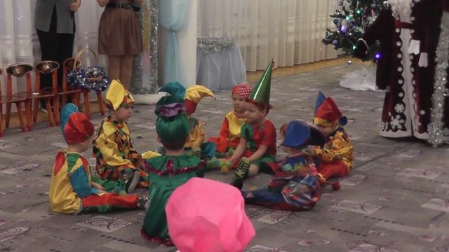 Новогодний утренник Алисы 2018 Танец петрушек смотреть онлайн