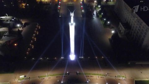 В честь 77-й годовщины Парада Победы 1945 года по всей стране зажглись "Лучи Победы"