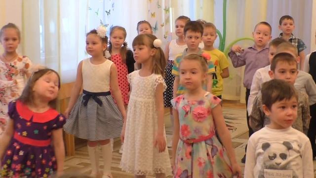 Утренник 8 марта в детском саду подготовительная группа. Дети 5, 6 и 7 лет поют и танцуют.