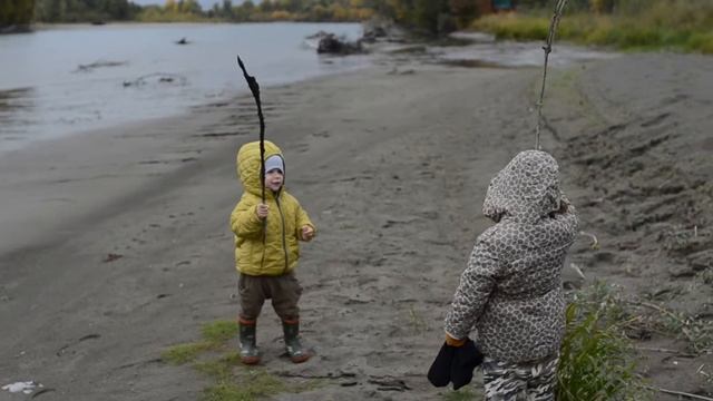 ОДНА С ДЕТЬМИ В ГОРЫ. АЛТАЙ 18, день первый. ДОМИК У ГОРНОЙ РЕКИ, КОТ СИМБА И ЖИВОПИСНЫЙ БЕРЕГ. смотреть онлайн