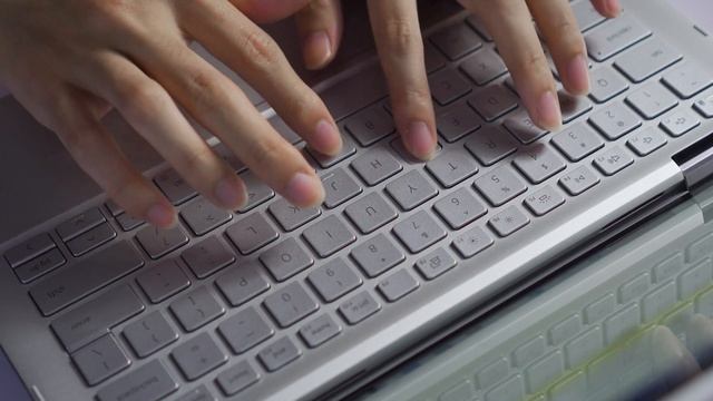 So sánh Laptop cao cấp Dell - Latitude, XPS, Inspiron phù hợp với ai? | LaptopWorld смотреть онлайн