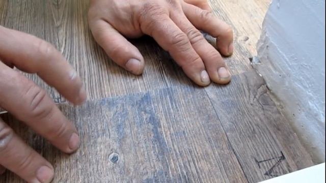 Линолеум из кусков? Не беда с клеим.!