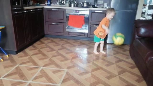 Баскетбольное упражнение владение мячом Ребенок 3 года смотреть онлайн