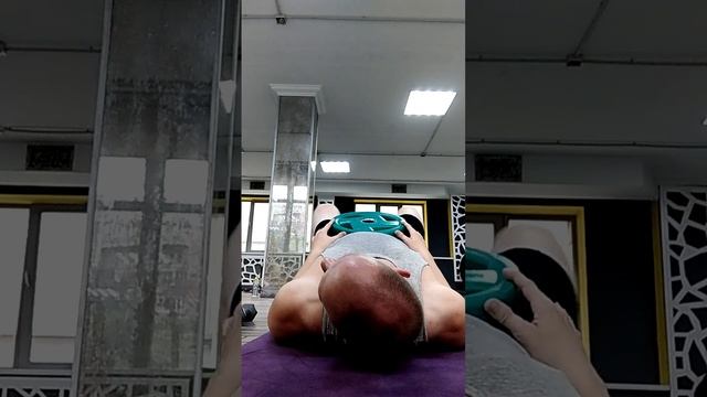Ягодичный мост  Растяжка. Ягодичный мост с отягощением. Фитнес. Подъемы таза лежа.  Лечебная ФК. ЛФ