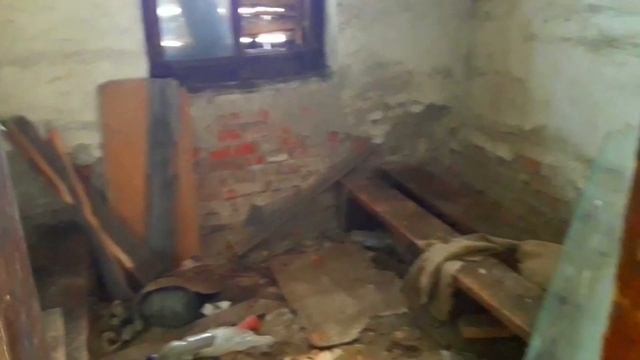 Заброшенная транспортная мастерская, зашли внутрь смотреть онлайн