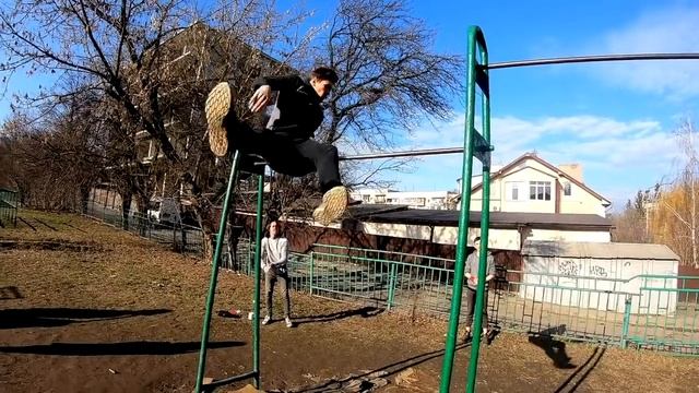 Он ЖЕСТКО Приземлился На Двойном ЛАЧ ГЕЙНЕРЕ (Двойное Сальто С Турника) СЛОЖНЫЕ Элементы НА Турнике смотреть онлайн