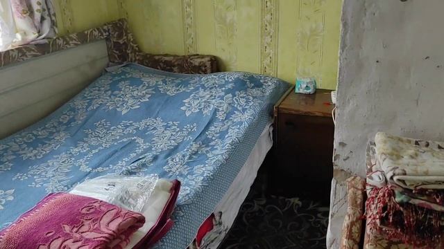 Обрезали яблоню и кусты. Обзор комнаты на даче. Выбираю плащ на Валберис. смотреть онлайн