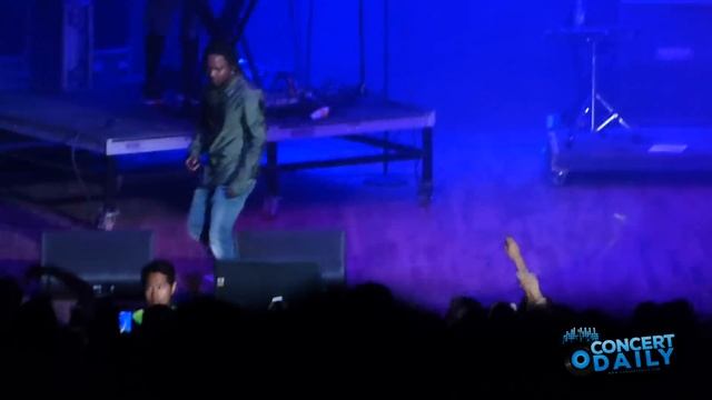 Kendrick Lamar performs "m.A.A.d City" with a fan live at Sweetlife Festival смотреть онлайн