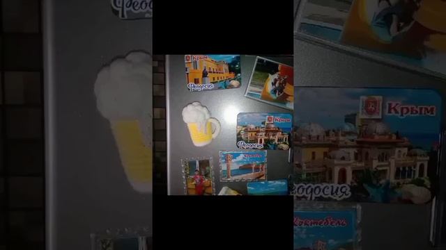 Сувенирный магнитик Пивная кружка. Связан крючком из пряжи Пехорка.